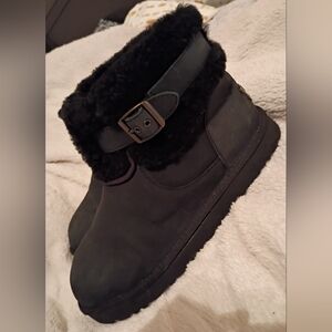 UGG Australia Jocelin Black Suede Sheepskin Fur Lined Ankle Boots Ladies Size 7